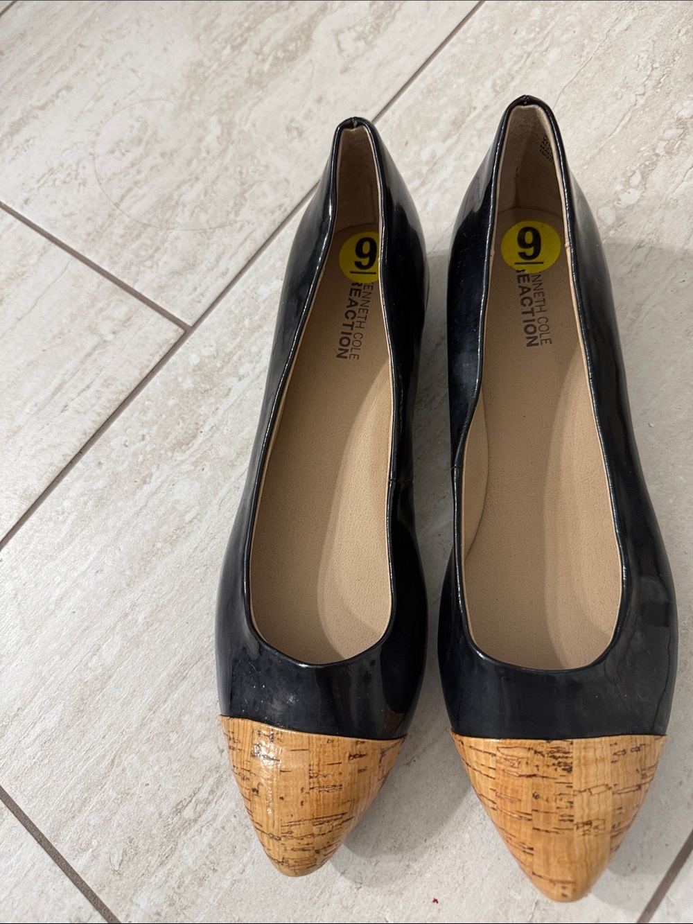 Kenneth Cole Reaction Women's Black Pointed Toe Flats with Cork Cap new ..size 9